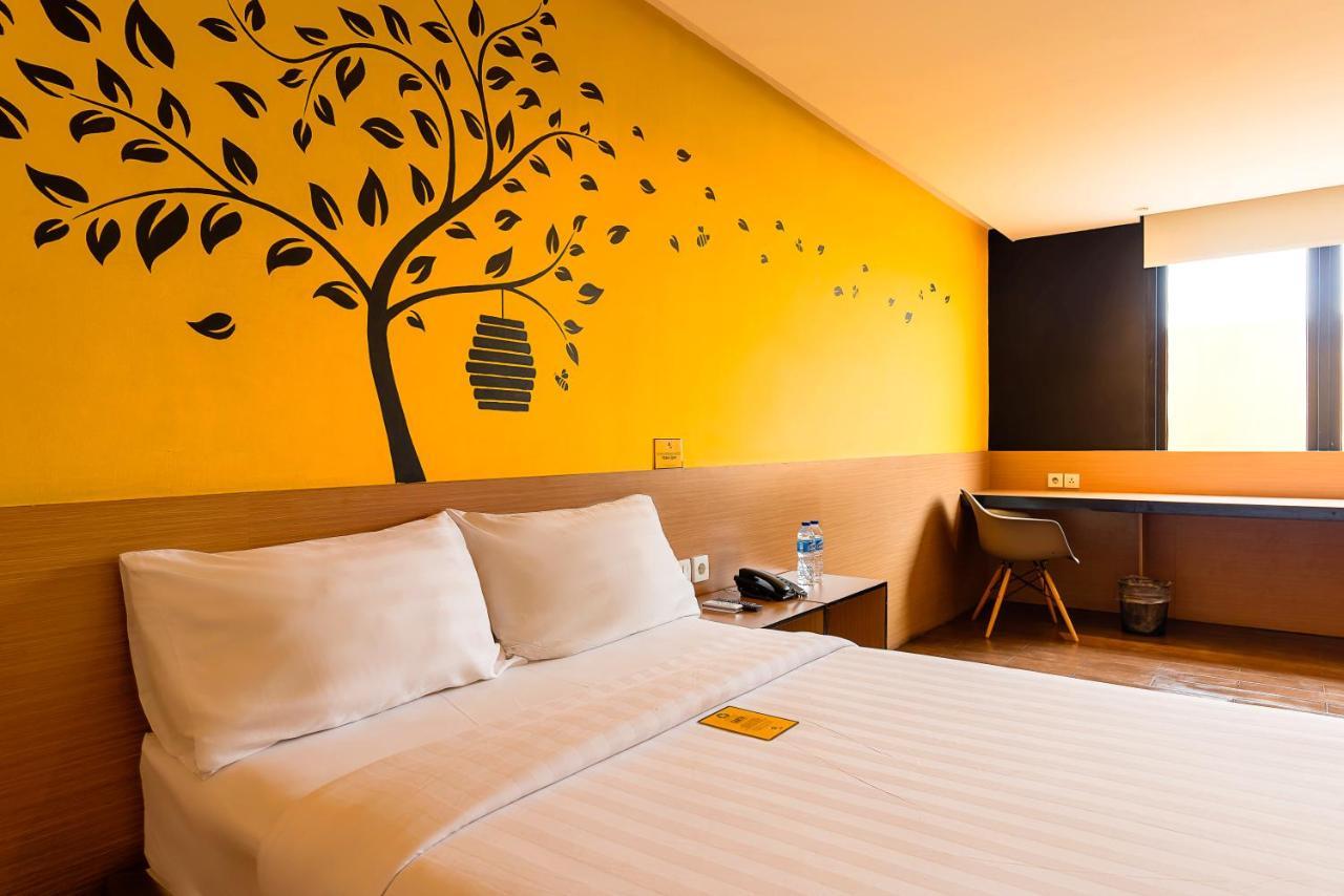 Yellow Bee Tangerang Luaran gambar
