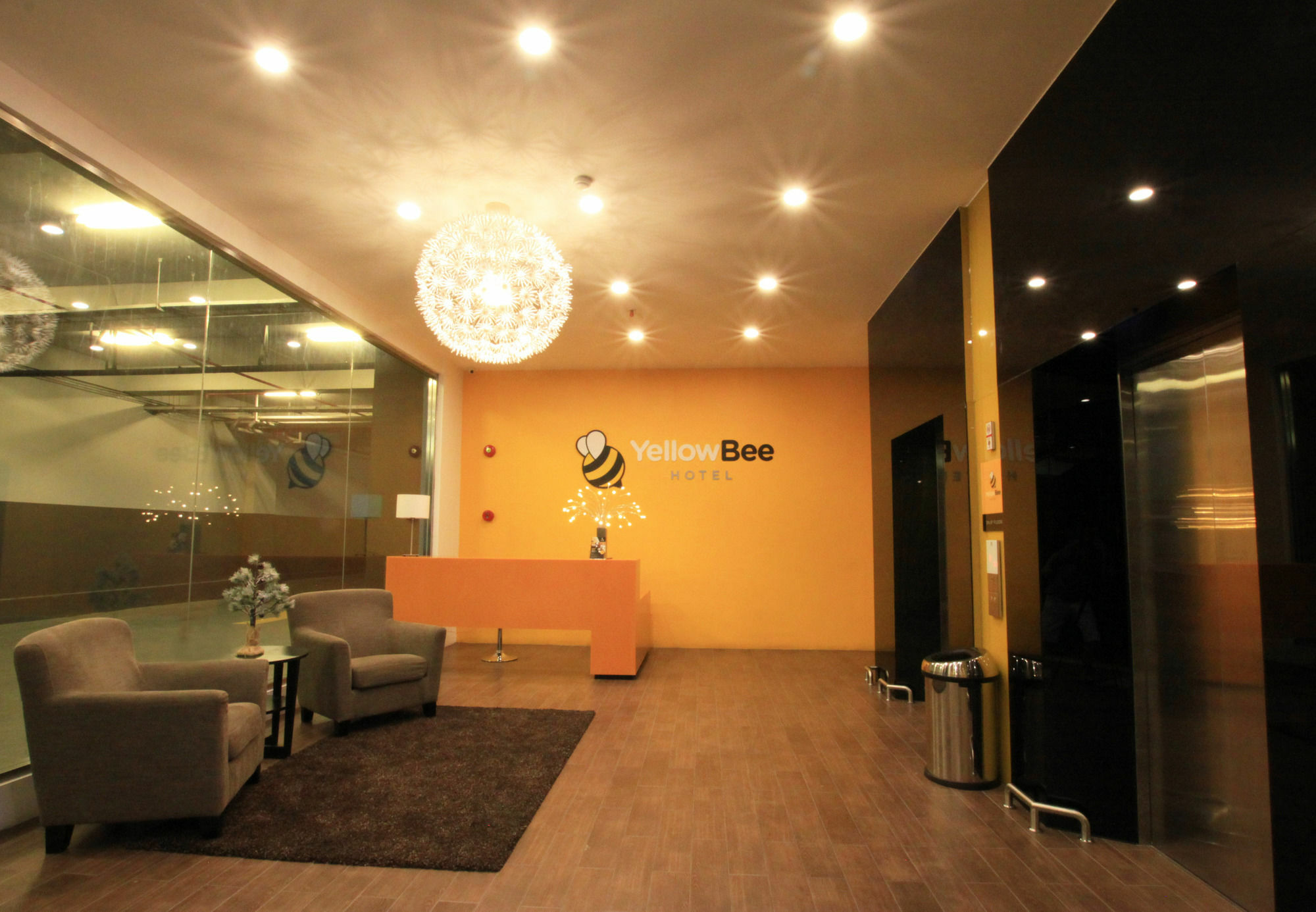Yellow Bee Tangerang Luaran gambar